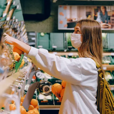 femme masquée magasin